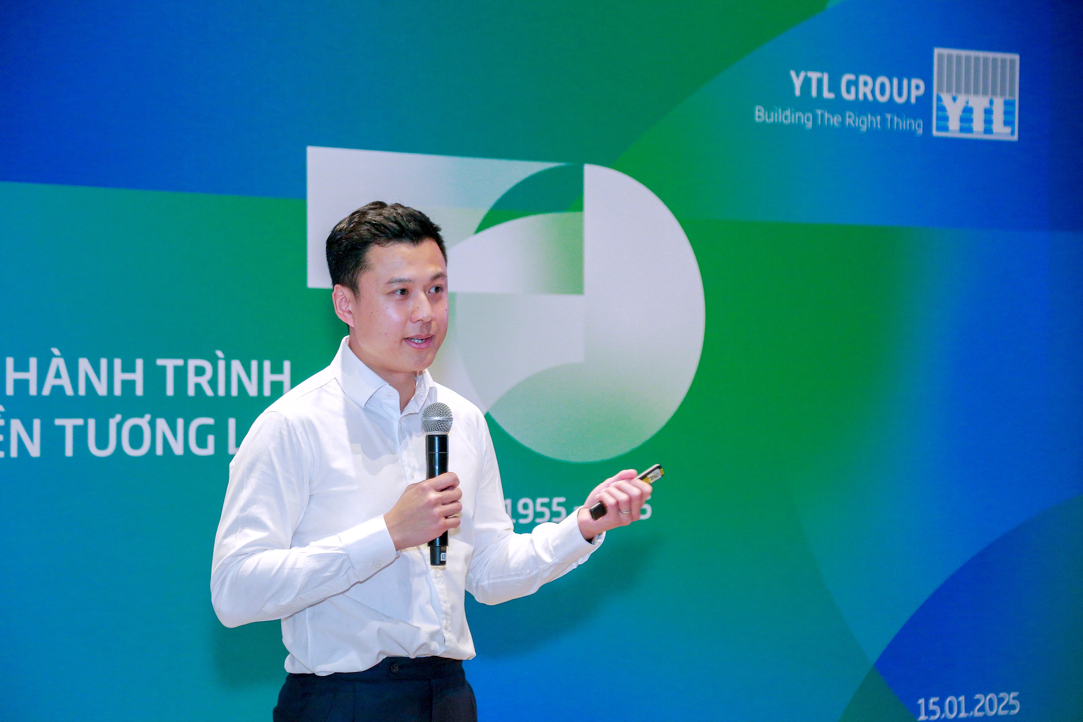 Anh Joshua Yeoh Jeong Junn - Tổng giám đốc Fico-YTL phát biểu tại họp báo(1).jpg